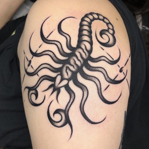 Tatuaje Blackwork InkFamia