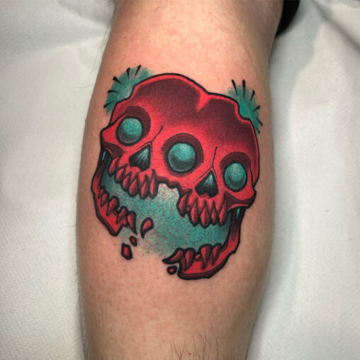 Tatuaje Skull neotradicional en inkfamia