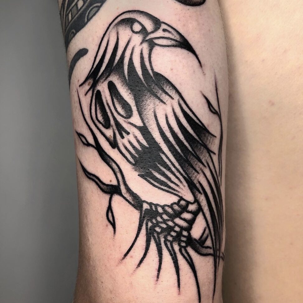 Tatuaje cuervo InkFamia