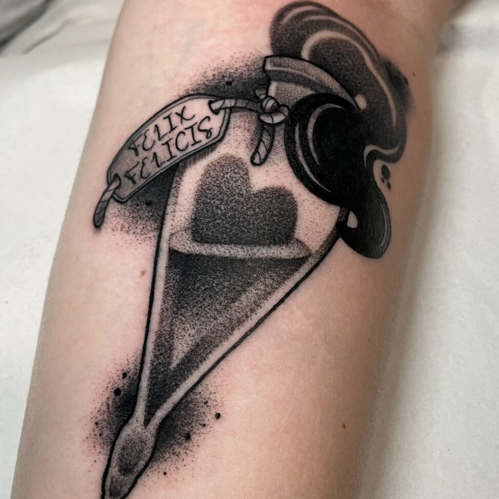 Blackwork tattoo InkFamia